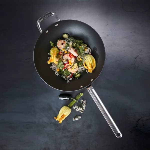 Scanpan - Black Iron wokpanna i kolstål, 30 cm