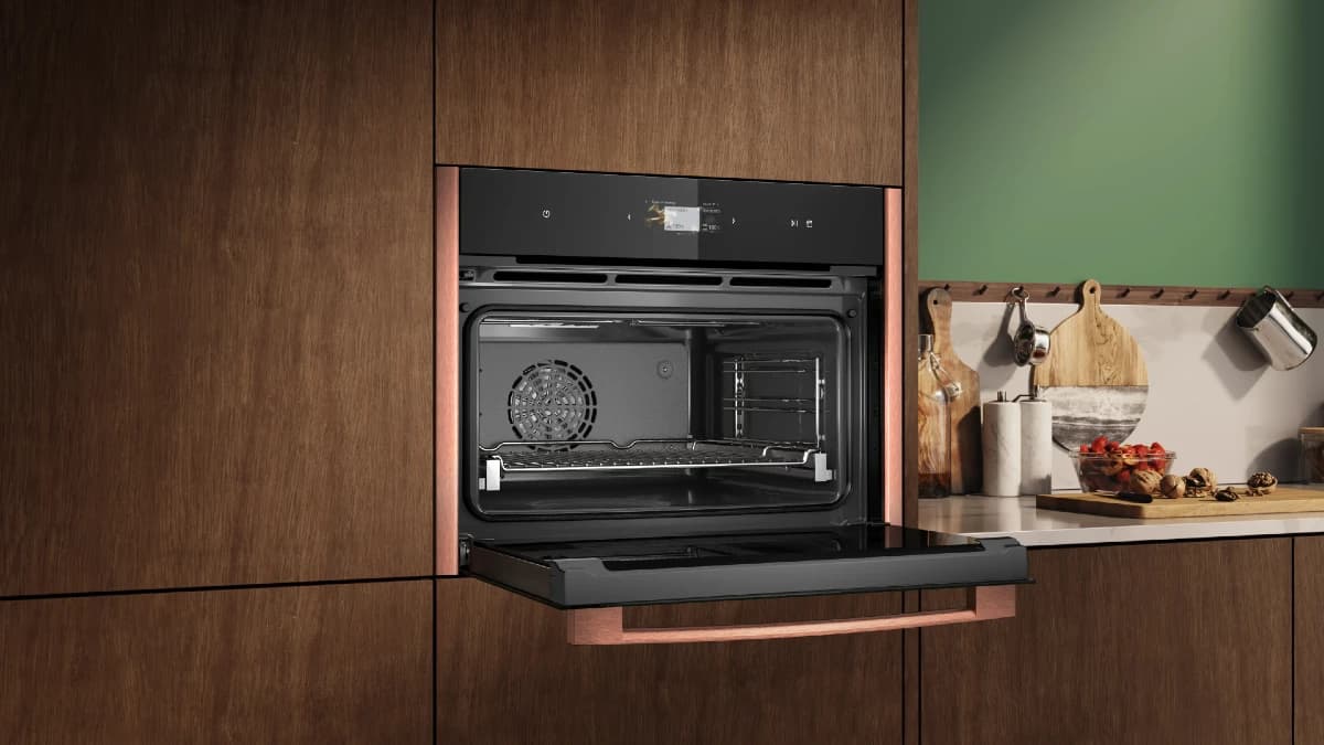 Kompaktugn med ånga från Neff