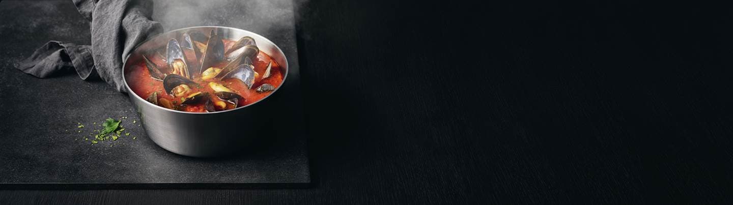 Husqvarna - Spishäll med inbyggd fläkt